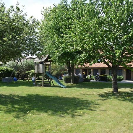 De Meiboom Vakantiehoeve Tot 21 Pers Langemark Εξωτερικό φωτογραφία
