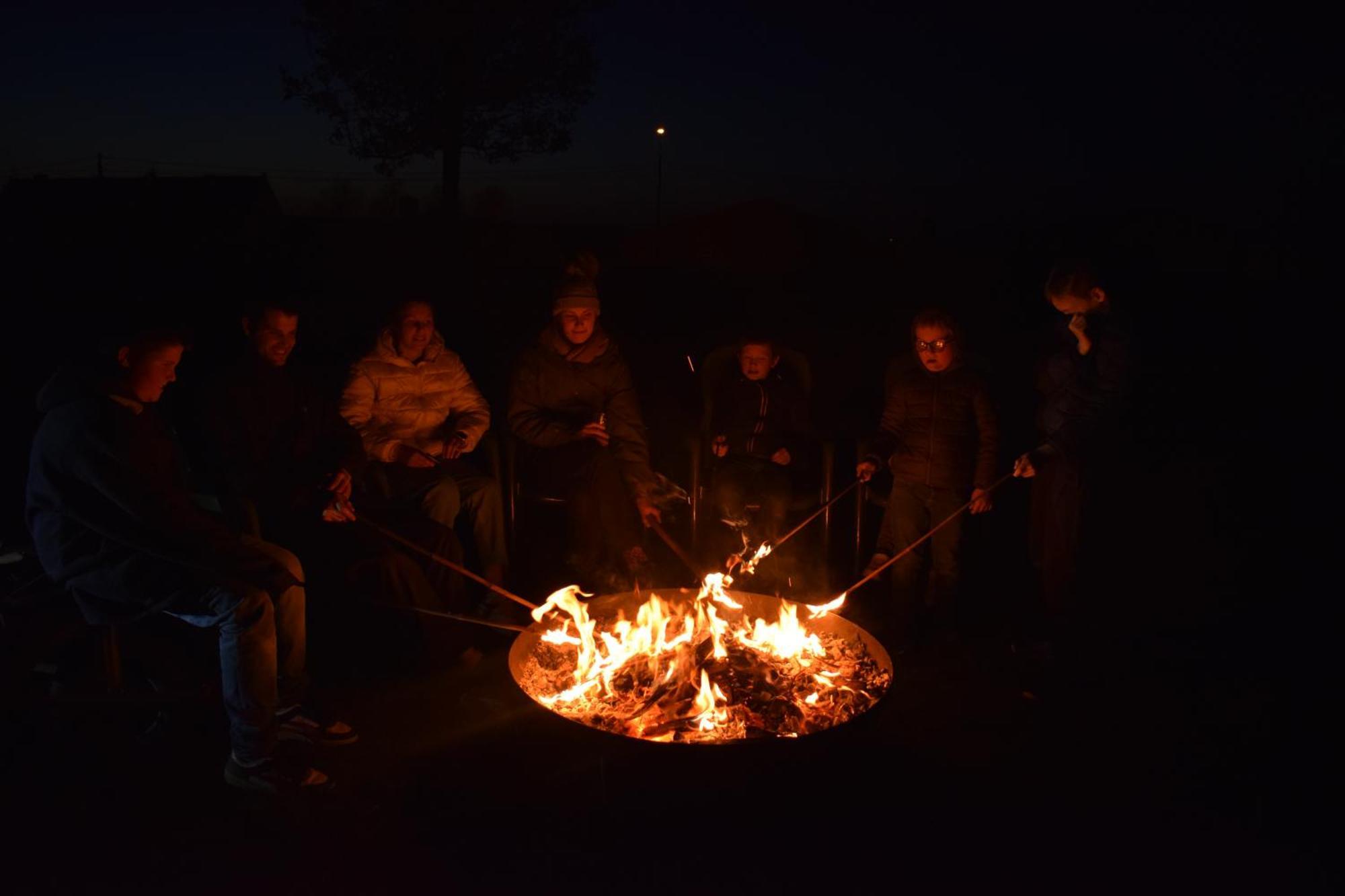 De Meiboom Vakantiehoeve Tot 21 Pers Langemark Εξωτερικό φωτογραφία